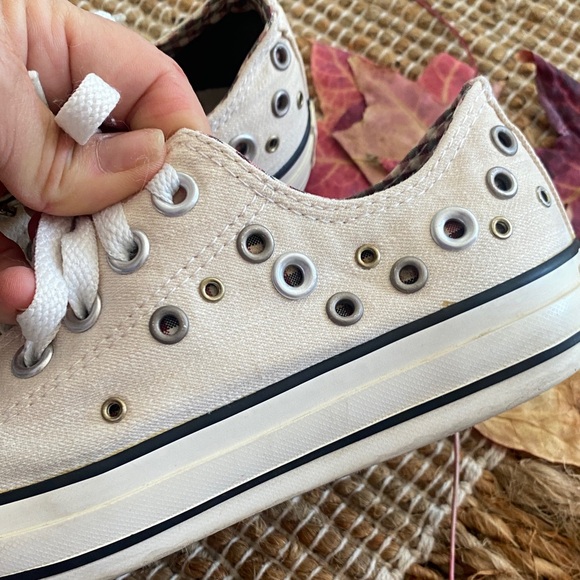 Converse Off-White Canvas Chuck Taylor Big Eyelet Sneakers sz 7 women’s - Picture 5 of 9